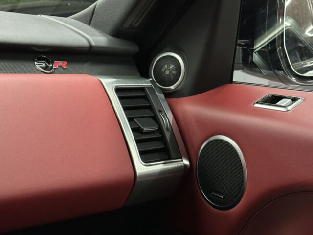 Білий Ленд Ровер Range Rover Sport, об'ємом двигуна 5 л та пробігом 73 тис. км за 64000 $, фото 30 на Automoto.ua