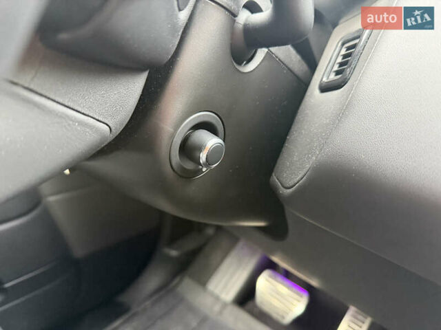 Білий Ленд Ровер Range Rover Sport, об'ємом двигуна 3 л та пробігом 96 тис. км за 37500 $, фото 41 на Automoto.ua