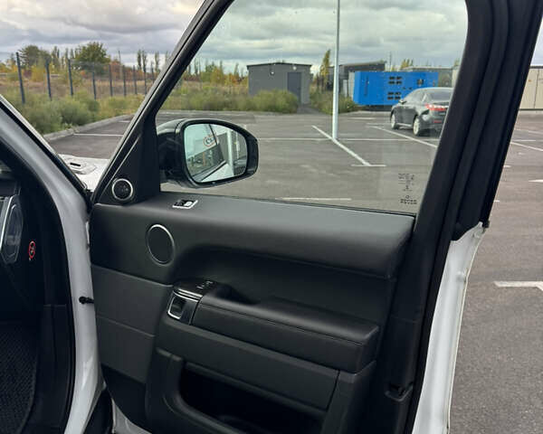 Білий Ленд Ровер Range Rover Sport, об'ємом двигуна 2 л та пробігом 91 тис. км за 44800 $, фото 21 на Automoto.ua