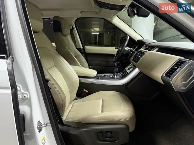Білий Ленд Ровер Range Rover Sport, об'ємом двигуна 2 л та пробігом 76 тис. км за 45500 $, фото 77 на Automoto.ua