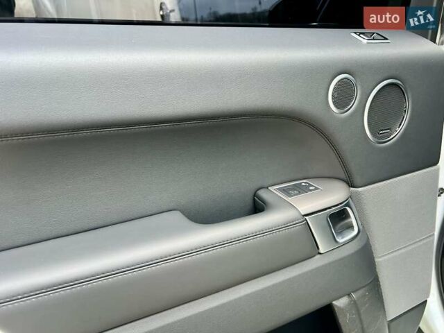 Білий Ленд Ровер Range Rover Sport, об'ємом двигуна 3 л та пробігом 179 тис. км за 34900 $, фото 25 на Automoto.ua
