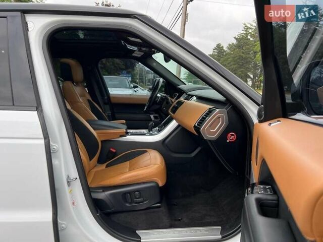 Білий Ленд Ровер Range Rover Sport, об'ємом двигуна 5 л та пробігом 183 тис. км за 37000 $, фото 4 на Automoto.ua