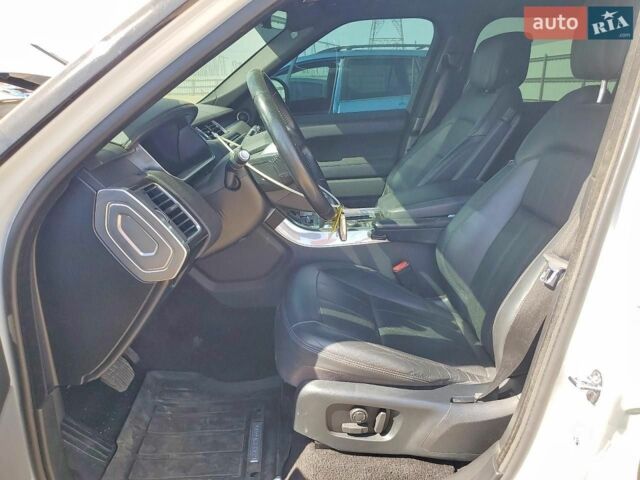 Білий Ленд Ровер Range Rover Sport, об'ємом двигуна 0 л та пробігом 122 тис. км за 14000 $, фото 7 на Automoto.ua