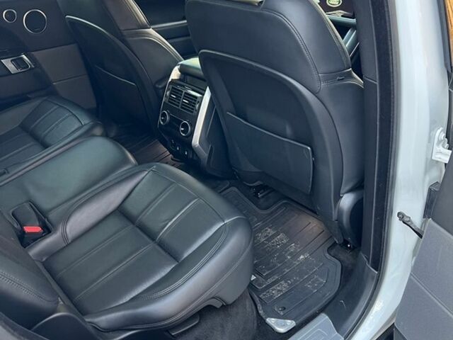 Білий Ленд Ровер Range Rover Sport, об'ємом двигуна 3 л та пробігом 130 тис. км за 37000 $, фото 28 на Automoto.ua