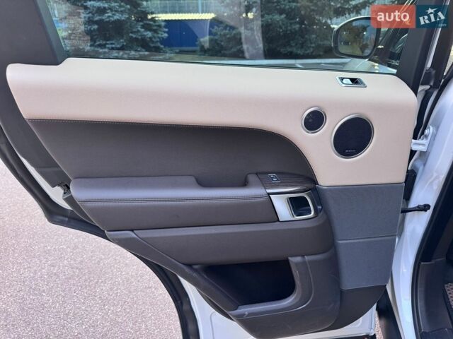 Білий Ленд Ровер Range Rover Sport, об'ємом двигуна 2 л та пробігом 124 тис. км за 31500 $, фото 58 на Automoto.ua