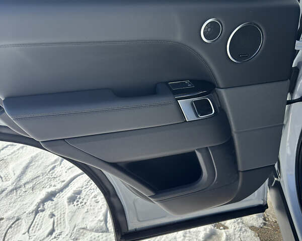 Білий Ленд Ровер Range Rover Sport, об'ємом двигуна 3 л та пробігом 76 тис. км за 45000 $, фото 19 на Automoto.ua