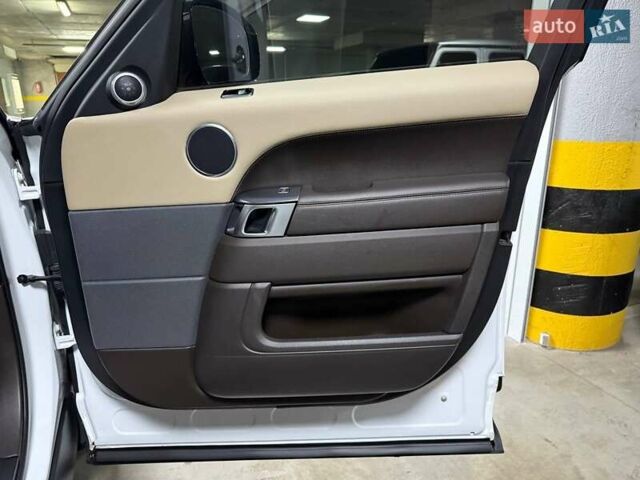 Білий Ленд Ровер Range Rover Sport, об'ємом двигуна 2 л та пробігом 76 тис. км за 45500 $, фото 84 на Automoto.ua