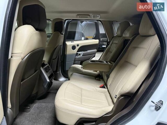 Білий Ленд Ровер Range Rover Sport, об'ємом двигуна 2 л та пробігом 76 тис. км за 45500 $, фото 52 на Automoto.ua