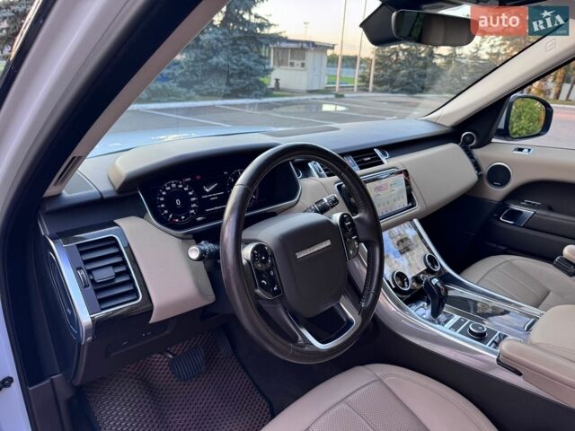 Білий Ленд Ровер Range Rover Sport, об'ємом двигуна 2 л та пробігом 124 тис. км за 31500 $, фото 44 на Automoto.ua