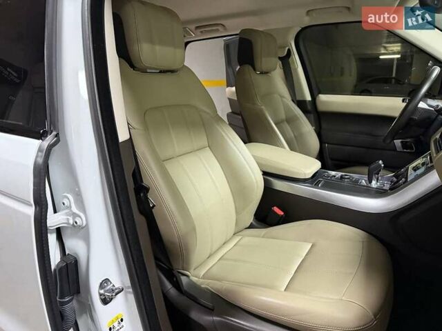 Білий Ленд Ровер Range Rover Sport, об'ємом двигуна 2 л та пробігом 76 тис. км за 45500 $, фото 78 на Automoto.ua