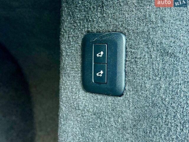 Білий Ленд Ровер Range Rover Sport, об'ємом двигуна 3 л та пробігом 144 тис. км за 32900 $, фото 26 на Automoto.ua
