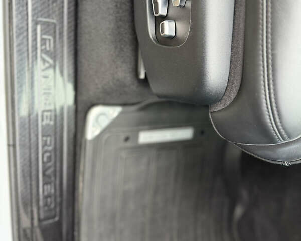 Білий Ленд Ровер Range Rover Sport, об'ємом двигуна 3 л та пробігом 96 тис. км за 37500 $, фото 37 на Automoto.ua