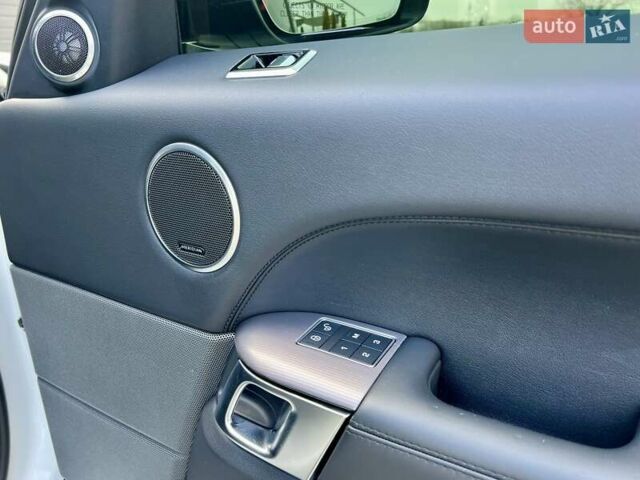 Білий Ленд Ровер Range Rover Sport, об'ємом двигуна 3 л та пробігом 179 тис. км за 34900 $, фото 49 на Automoto.ua