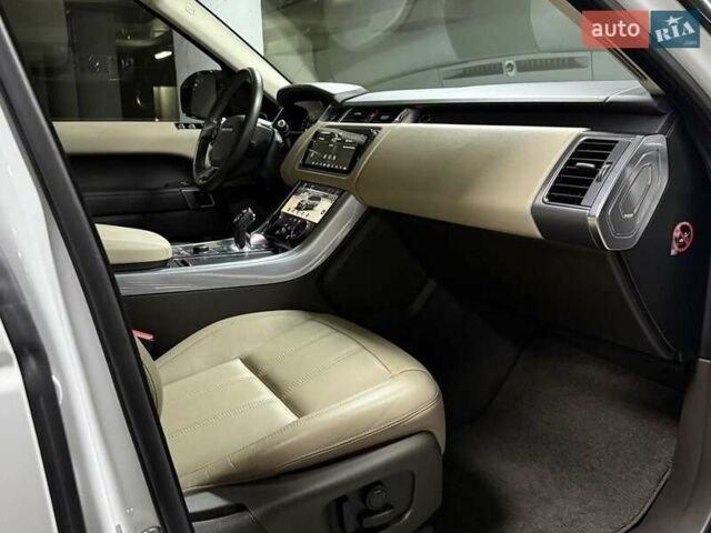 Білий Ленд Ровер Range Rover Sport, об'ємом двигуна 2 л та пробігом 76 тис. км за 45500 $, фото 76 на Automoto.ua