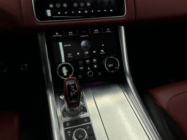 Білий Ленд Ровер Range Rover Sport, об'ємом двигуна 5 л та пробігом 73 тис. км за 64000 $, фото 31 на Automoto.ua