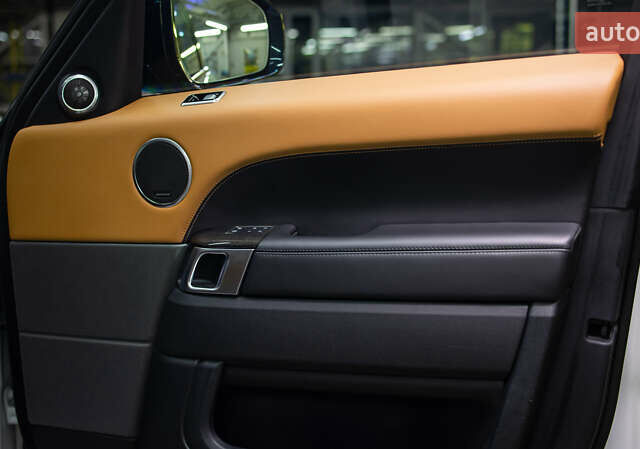 Білий Ленд Ровер Range Rover Sport, об'ємом двигуна 3 л та пробігом 59 тис. км за 71900 $, фото 90 на Automoto.ua