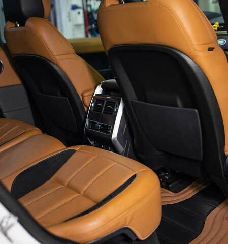 Білий Ленд Ровер Range Rover Sport, об'ємом двигуна 3 л та пробігом 59 тис. км за 71900 $, фото 102 на Automoto.ua