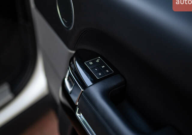 Білий Ленд Ровер Range Rover Sport, об'ємом двигуна 3 л та пробігом 130 тис. км за 45000 $, фото 67 на Automoto.ua