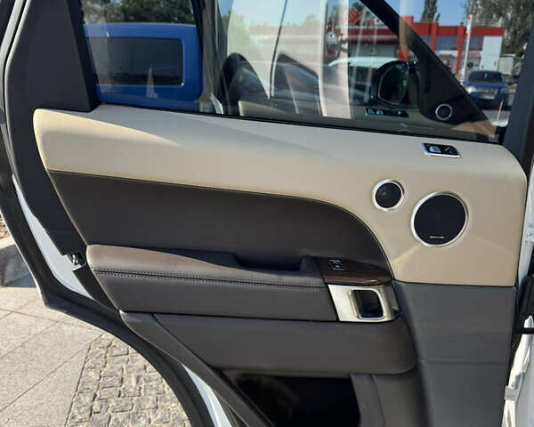 Білий Ленд Ровер Range Rover Sport, об'ємом двигуна 2.99 л та пробігом 123 тис. км за 45500 $, фото 21 на Automoto.ua