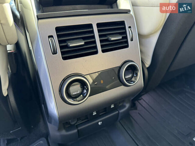 Білий Ленд Ровер Range Rover Sport, об'ємом двигуна 3 л та пробігом 29 тис. км за 53000 $, фото 31 на Automoto.ua