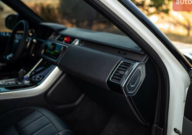 Білий Ленд Ровер Range Rover Sport, об'ємом двигуна 3 л та пробігом 130 тис. км за 45000 $, фото 71 на Automoto.ua