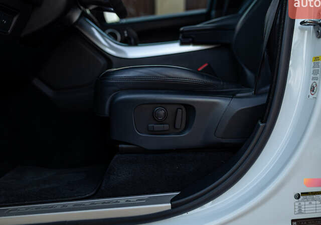 Білий Ленд Ровер Range Rover Sport, об'ємом двигуна 3 л та пробігом 130 тис. км за 45000 $, фото 33 на Automoto.ua