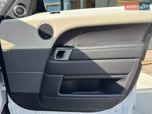 Белый Ленд Ровер Рендж Ровер Спорт, объемом двигателя 3 л и пробегом 76 тыс. км за 55000 $, фото 46 на Automoto.ua