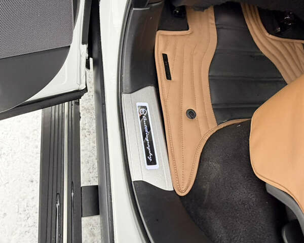 Білий Ленд Ровер Range Rover Sport, об'ємом двигуна 3 л та пробігом 59 тис. км за 71900 $, фото 69 на Automoto.ua