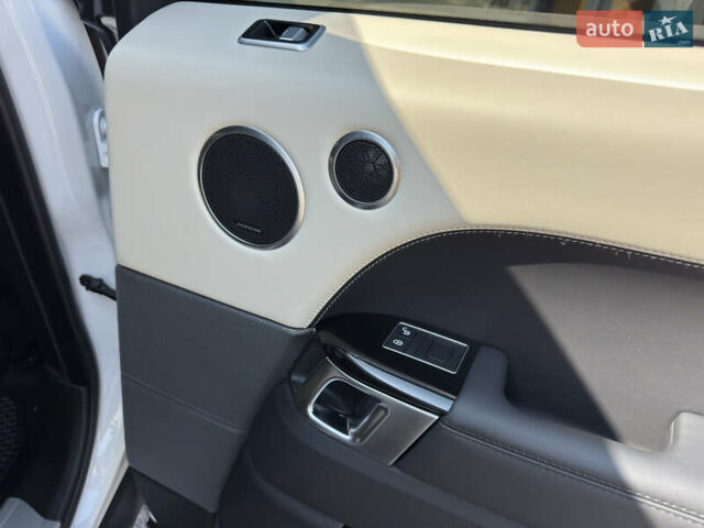 Белый Ленд Ровер Рендж Ровер Спорт, объемом двигателя 3 л и пробегом 76 тыс. км за 55000 $, фото 42 на Automoto.ua