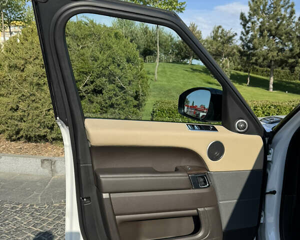 Білий Ленд Ровер Range Rover Sport, об'ємом двигуна 2.99 л та пробігом 123 тис. км за 45500 $, фото 18 на Automoto.ua