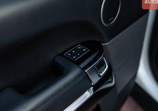 Білий Ленд Ровер Range Rover Sport, об'ємом двигуна 3 л та пробігом 130 тис. км за 45000 $, фото 31 на Automoto.ua