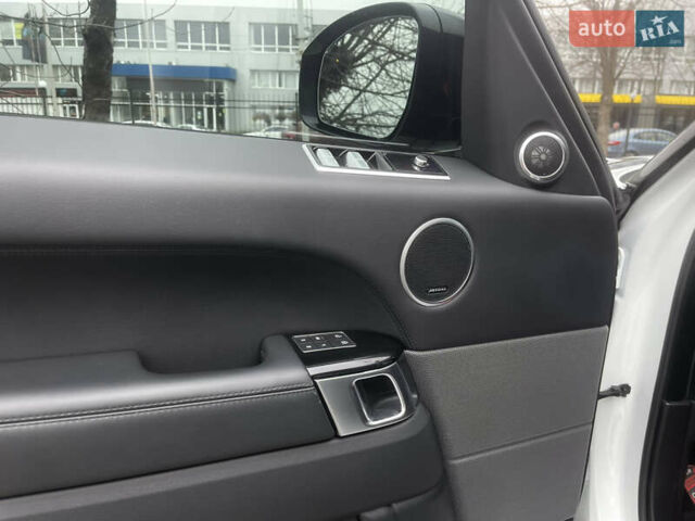 Білий Ленд Ровер Range Rover Sport, об'ємом двигуна 3 л та пробігом 39 тис. км за 49000 $, фото 26 на Automoto.ua