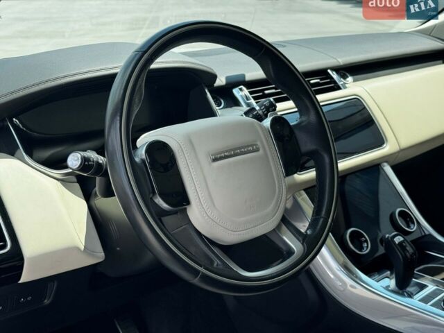 Білий Ленд Ровер Range Rover Sport, об'ємом двигуна 2 л та пробігом 113 тис. км за 57490 $, фото 28 на Automoto.ua