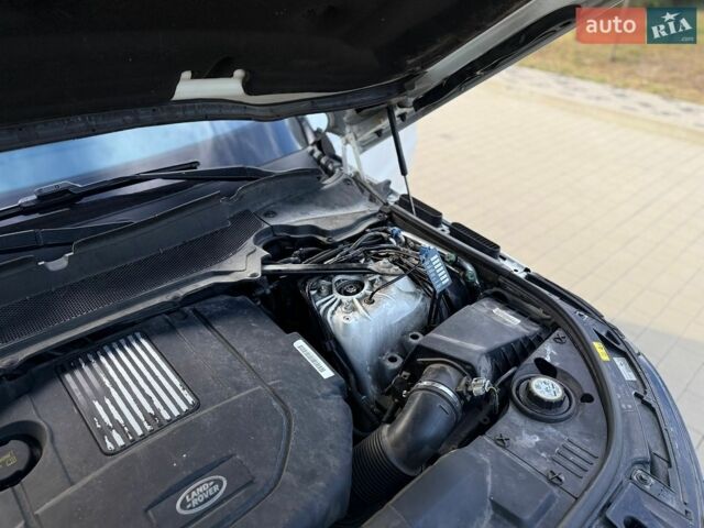 Білий Ленд Ровер Range Rover Sport, об'ємом двигуна 2.99 л та пробігом 147 тис. км за 39500 $, фото 225 на Automoto.ua