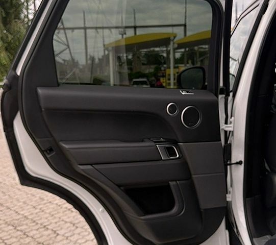 Білий Ленд Ровер Range Rover Sport, об'ємом двигуна 3 л та пробігом 38 тис. км за 55000 $, фото 31 на Automoto.ua