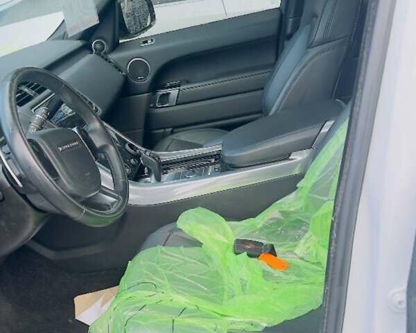 Білий Ленд Ровер Range Rover Sport, об'ємом двигуна 2.99 л та пробігом 88 тис. км за 26999 $, фото 8 на Automoto.ua