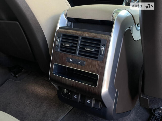 Білий Ленд Ровер Range Rover Sport, об'ємом двигуна 2.99 л та пробігом 36 тис. км за 75000 $, фото 16 на Automoto.ua