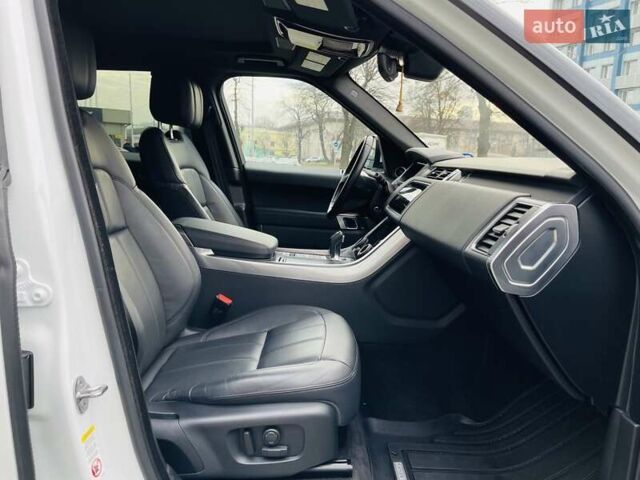 Білий Ленд Ровер Range Rover Sport, об'ємом двигуна 3 л та пробігом 58 тис. км за 68000 $, фото 13 на Automoto.ua