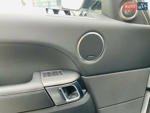 Білий Ленд Ровер Range Rover Sport, об'ємом двигуна 3 л та пробігом 58 тис. км за 68000 $, фото 29 на Automoto.ua