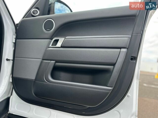 Білий Ленд Ровер Range Rover Sport, об'ємом двигуна 3 л та пробігом 159 тис. км за 42000 $, фото 47 на Automoto.ua