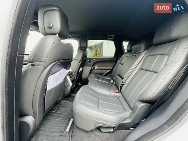 Білий Ленд Ровер Range Rover Sport, об'ємом двигуна 3 л та пробігом 58 тис. км за 68000 $, фото 18 на Automoto.ua