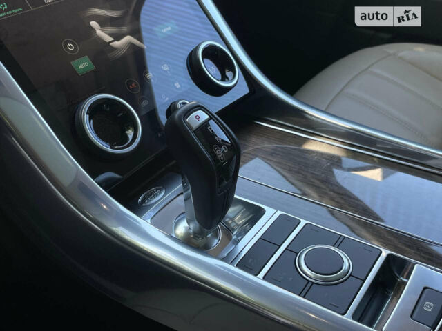 Білий Ленд Ровер Range Rover Sport, об'ємом двигуна 2.99 л та пробігом 36 тис. км за 75000 $, фото 13 на Automoto.ua