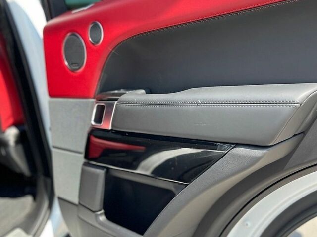 Білий Ленд Ровер Range Rover Sport, об'ємом двигуна 3 л та пробігом 134 тис. км за 55000 $, фото 30 на Automoto.ua