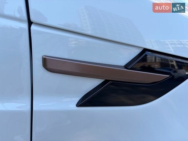 Білий Ленд Ровер Range Rover Sport, об'ємом двигуна 3 л та пробігом 53 тис. км за 128888 $, фото 148 на Automoto.ua