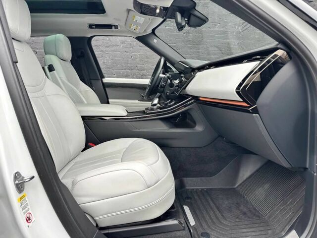 Білий Ленд Ровер Range Rover Sport, об'ємом двигуна 3 л та пробігом 24 тис. км за 30867 $, фото 7 на Automoto.ua