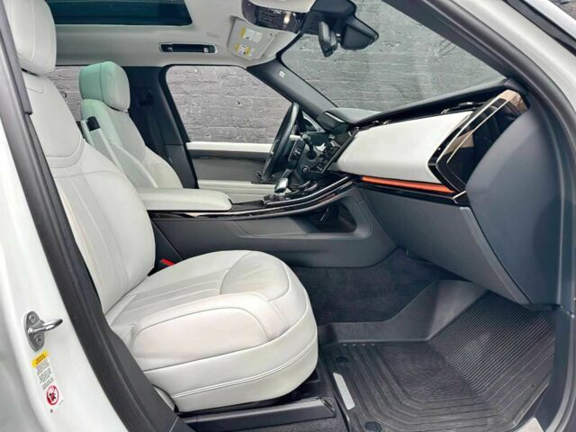 Білий Ленд Ровер Range Rover Sport, об'ємом двигуна 3 л та пробігом 20 тис. км за 28866 $, фото 7 на Automoto.ua
