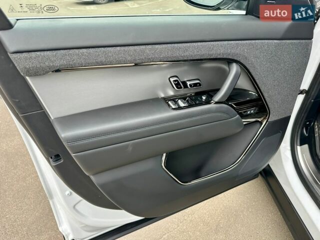 Білий Ленд Ровер Range Rover Sport, об'ємом двигуна 3 л та пробігом 4 тис. км за 132777 $, фото 29 на Automoto.ua