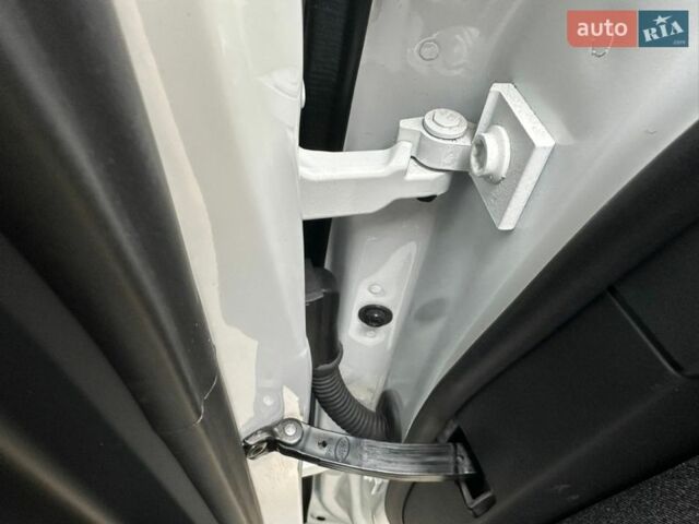 Білий Ленд Ровер Range Rover Sport, об'ємом двигуна 3 л та пробігом 4 тис. км за 132777 $, фото 71 на Automoto.ua