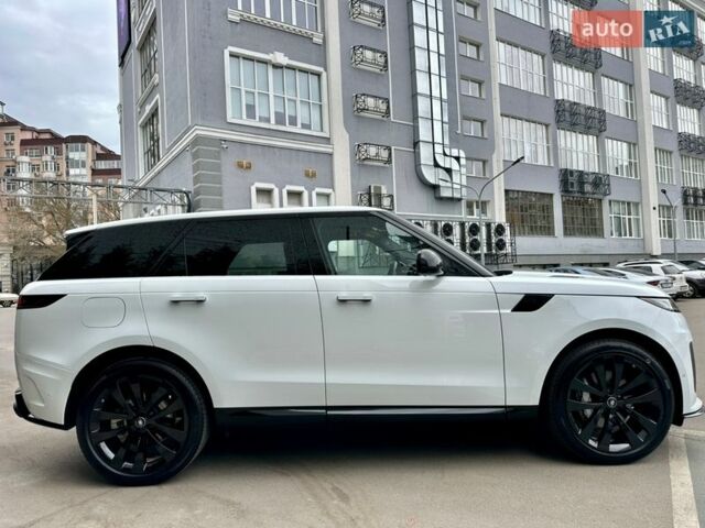 Білий Ленд Ровер Range Rover Sport, об'ємом двигуна 3 л та пробігом 4 тис. км за 132777 $, фото 3 на Automoto.ua