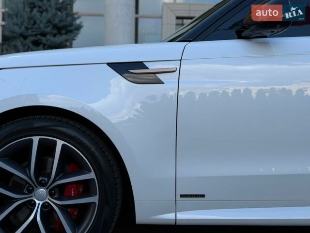 Білий Ленд Ровер Range Rover Sport, об'ємом двигуна 3 л та пробігом 27 тис. км за 143000 $, фото 82 на Automoto.ua
